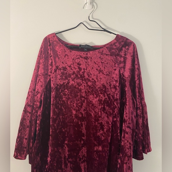 Eloquii Tops - ELOQUII women’s top in maroon/fuchsia velour size 18